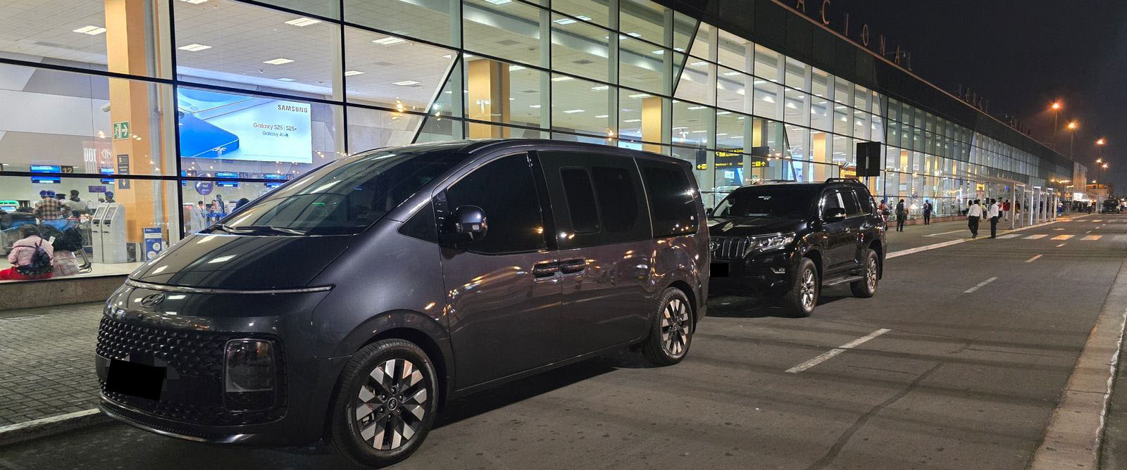 Hyundai Luxury Staria — 1 / 5